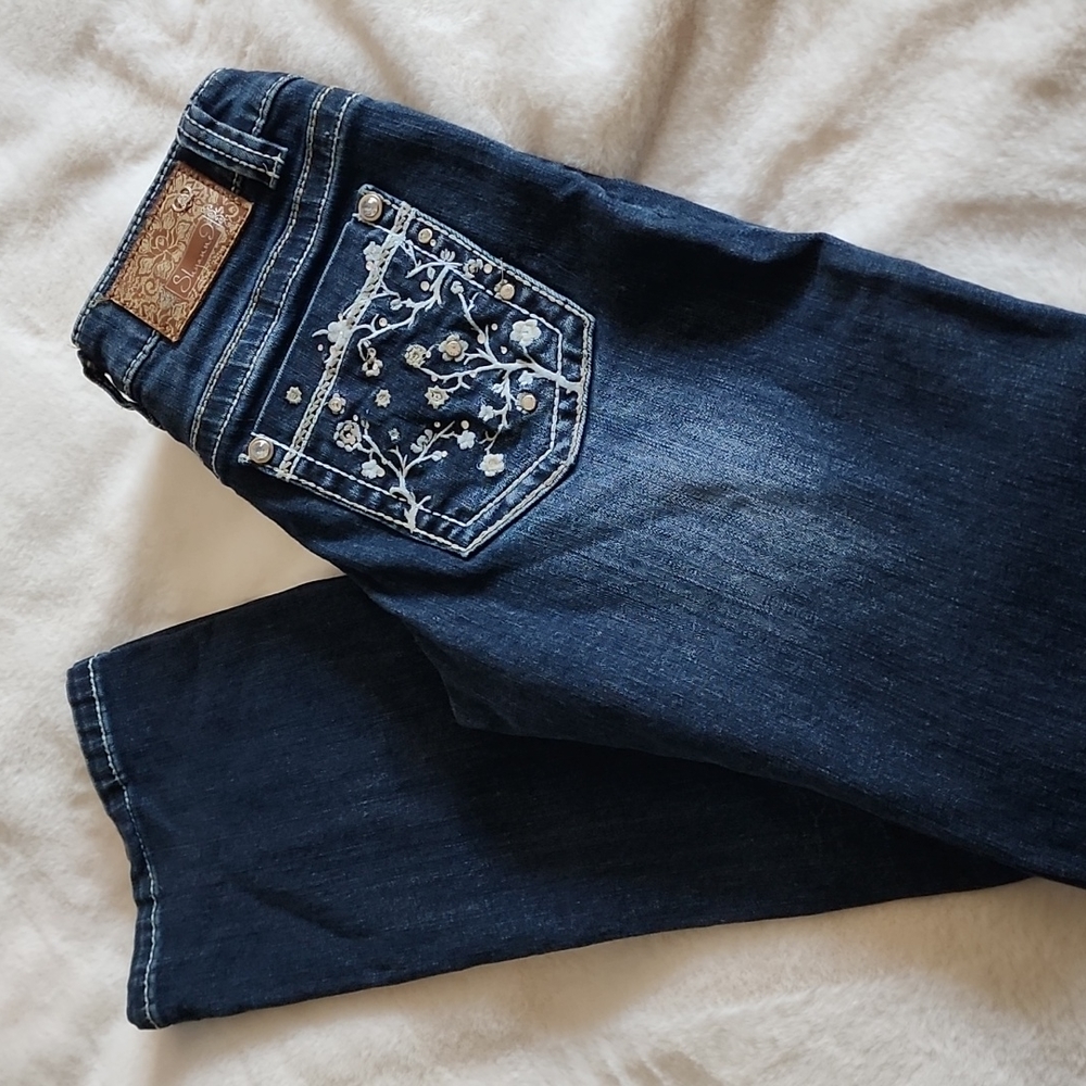 Jean pants brand Shyanne. Jems on front and back pockets